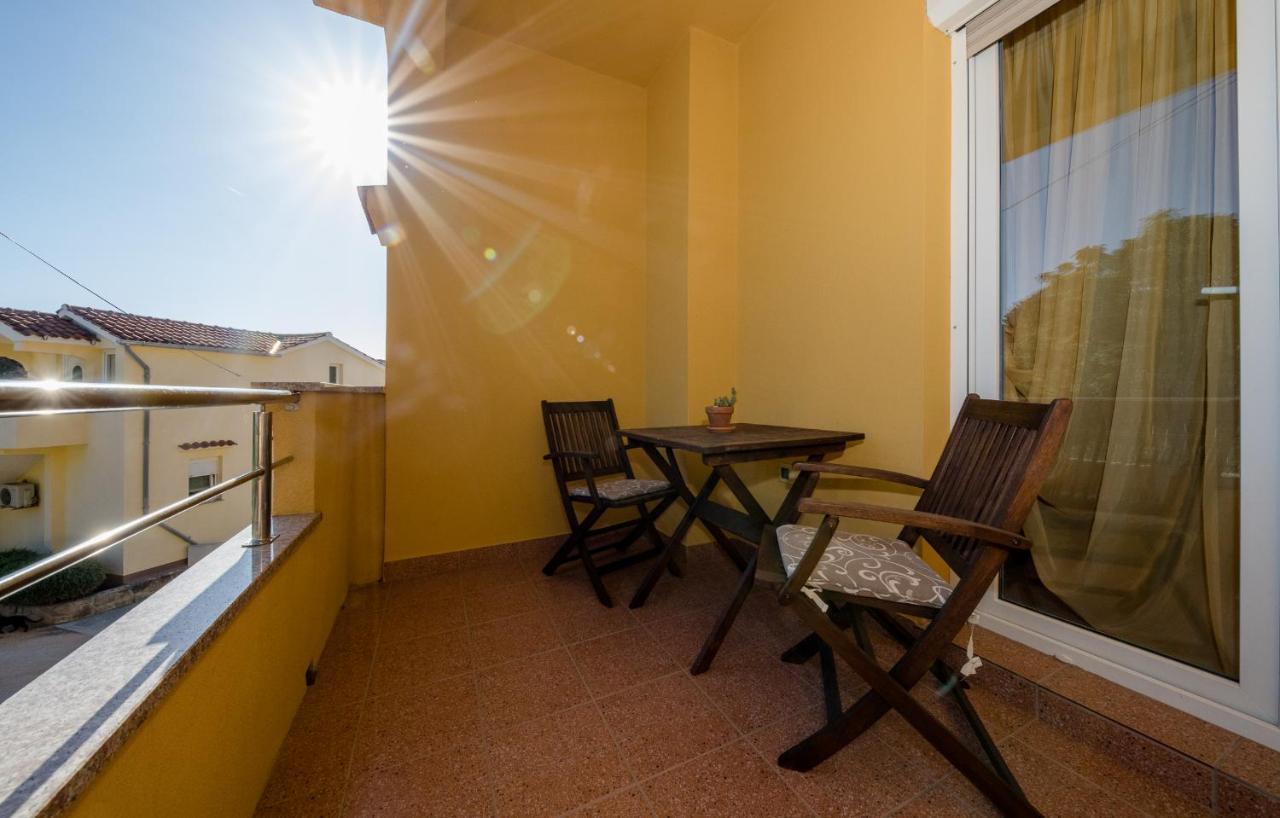 Apartments Silvana In Kampor エクステリア 写真